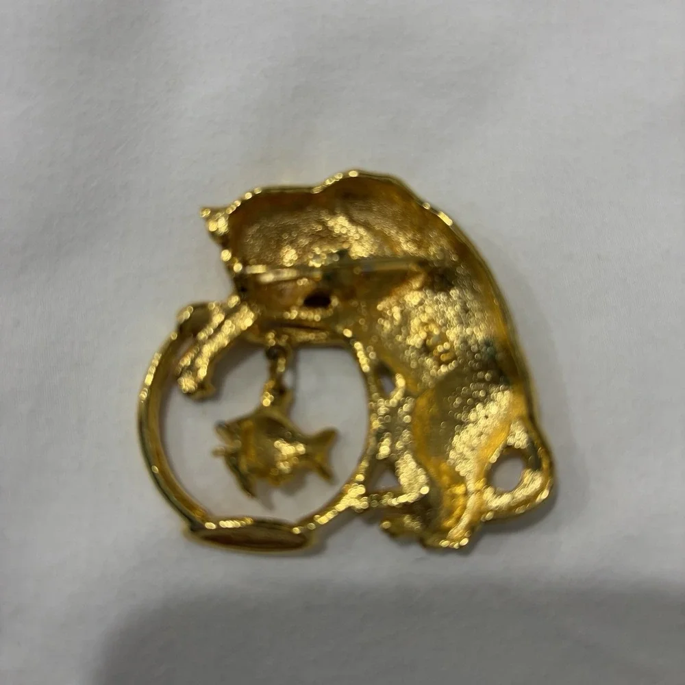 Vintage JJ Jonette Jewelry Cat with Paw in Fish Bowl Gold Tone Pin Brooch Signed